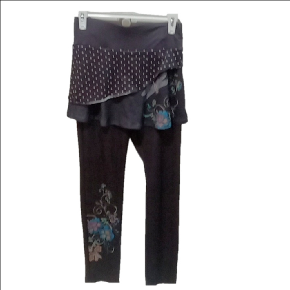 (140)   FASHION, BLACK LEGGINGS/ ATTACHED SKIRT DRAGONFLY DESIGN, MEDIUM JUNIORS